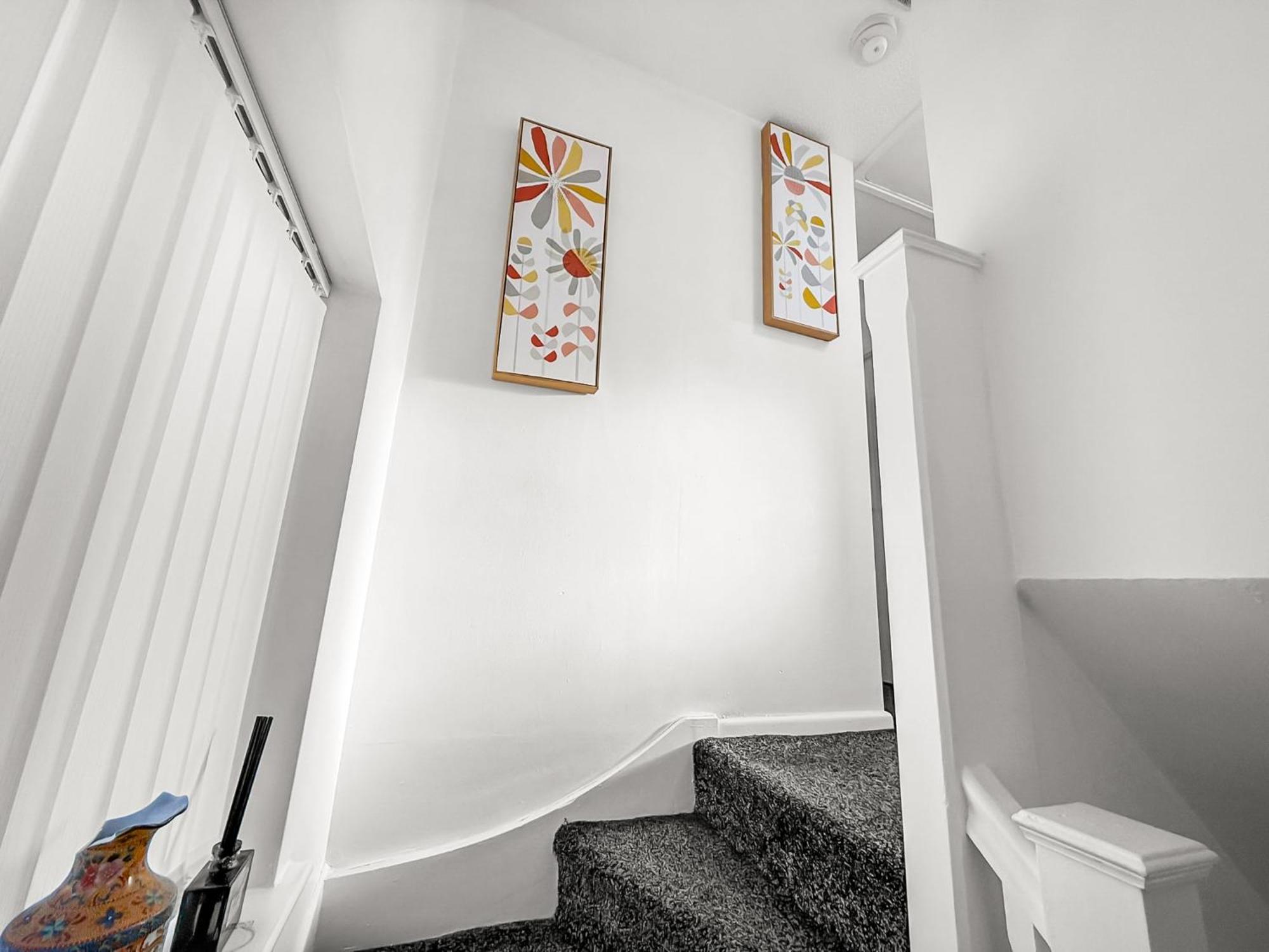 New Manchester Getaway Home - Free Gated Parking With Fob — Photos 3